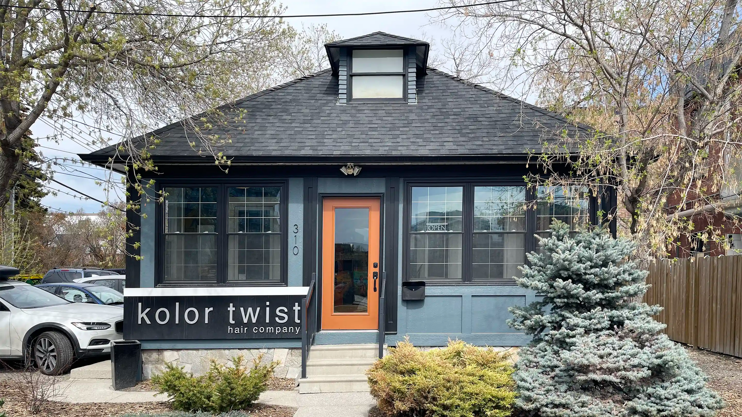 The front door of Kolor Twist salon